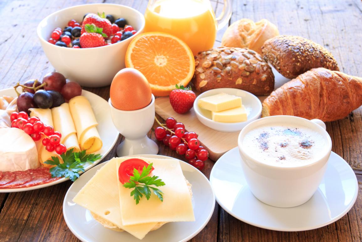 Produits du petit-déjeuner de l'hôtel Courcheneige