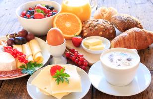 Produits du petit-déjeuner de l'hôtel Courcheneige