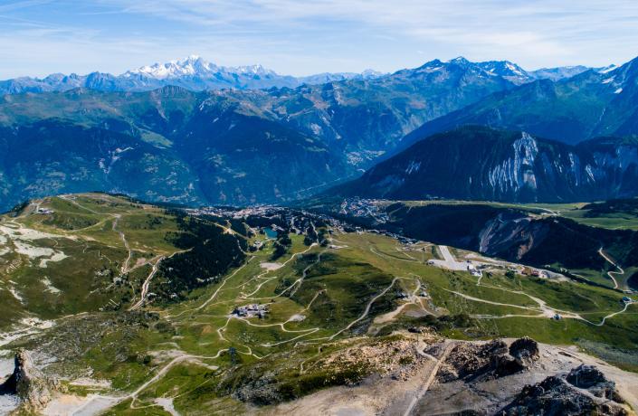 Vue sur les plaines de Courchevel en plein été