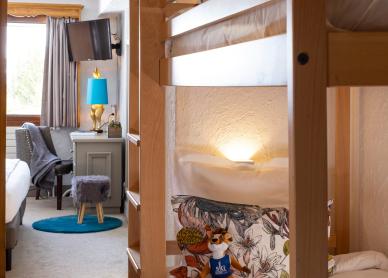 Lits superposés dans la chambre familiale de l'hôtel Courcheneige à Courchevel