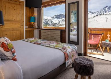 Chambre familiale sud avec balcon et vue sur les pistes